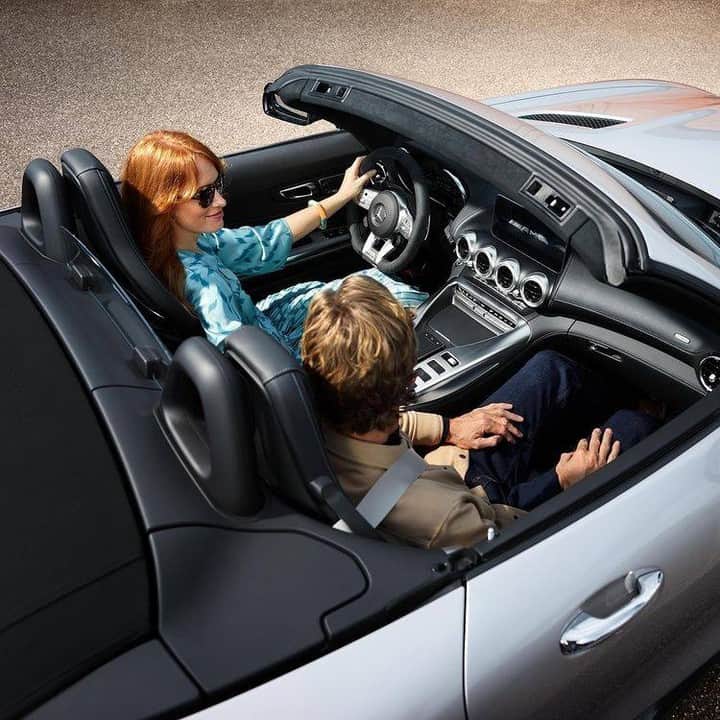 メルセデス・ベンツさんのインスタグラム写真 - (メルセデス・ベンツInstagram)「[Kraftstoffverbrauch kombiniert: 13 l/100 km  CO₂-Emissionen kombiniert: 298 g/km  mb4.me/DAT-Leitfaden  Mercedes-AMG GT C Roadster]  It's time to experience even more with the AMG GT C Roadster. Choose your style and explore the entire GT family.  Via @mercedesamg  #DrivingPerformance #MercedesAMG #GTFamily #GTC」2月9日 16時00分 - mercedesbenz