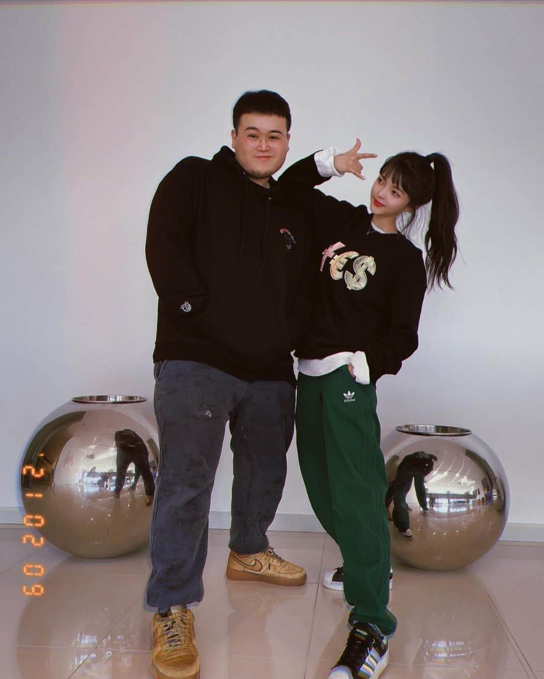 ユジョン のインスタグラム：「대장님이 찍어줌🤘🏻 회사 첫번째로 놀러와준 내칭구 샤댱행」