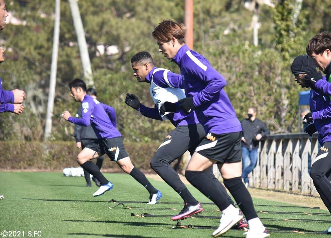 サンフレッチェ広島さんのインスタグラム写真 - (サンフレッチェ広島Instagram)「鹿児島キャンプ5日目⚽️ 明日のジュビロ磐田とのトレーニングマッチに備えて、午前のみの調整となりました💪  #佐々木翔 選手 #ジュニオールサントス 選手 #ドウグラスヴィエイラ 選手 #今津佑太 選手 #茶島雄介 選手 #浅野雄也 選手 #荒木隼人 選手 #藤井智也 選手 #土肥航大 選手 #sanfrecce #サンフレッチェ広島 #積攻 #鹿児島キャンプ」2月9日 16時04分 - sanfrecce.official