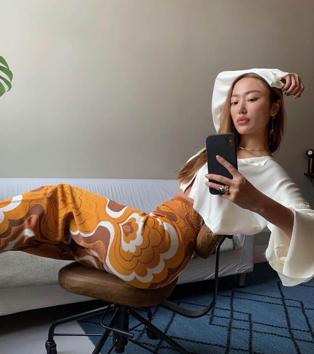 アリスマッコールのインスタグラム：「Fancy pants 💥 #aliceMcCALL」