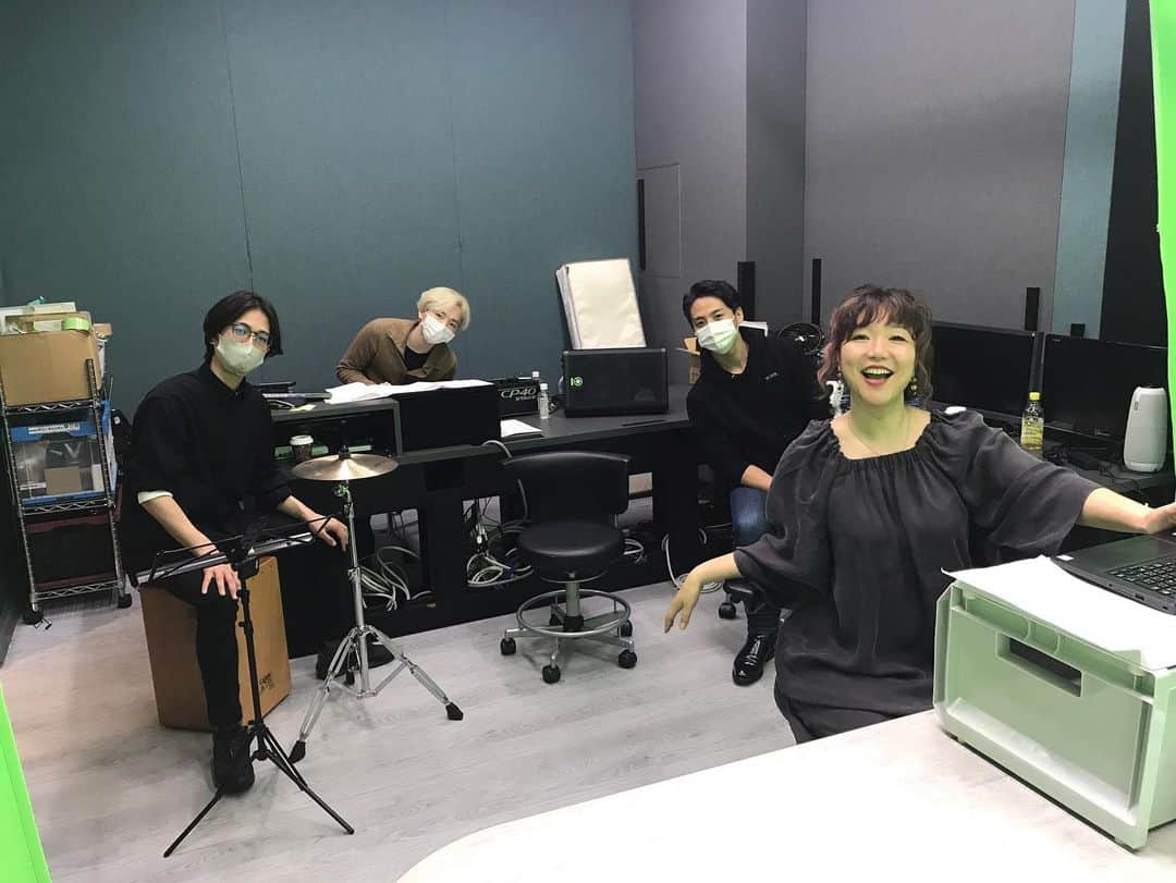 有坂美香のインスタグラム：「#港区文化芸術フェスティバル  #オンラインレッスン  #PonyCanyon #ソーシャルディスタンス @the_sunshowers より松下福寿🎹& 武田俊樹@takedatoshiki  山口風詩🥁 @fuji_yamaguchi  #港区　#港区オンラインゴスペル #港区観光大使  #有坂美香」