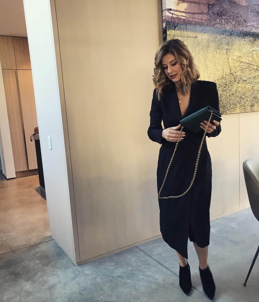 ハイディメリックのインスタグラム：「This is my friend Kandie, she wears clothes and they become magic. The Blazer dress in black linen.  HEIDIMERRICK.com」