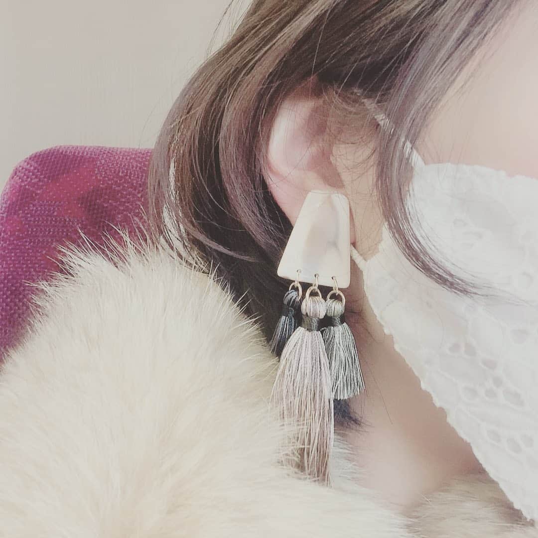 玉城ちはるのインスタグラム：「最近買ったこのroomsのイヤリングがお気に入り🌺」