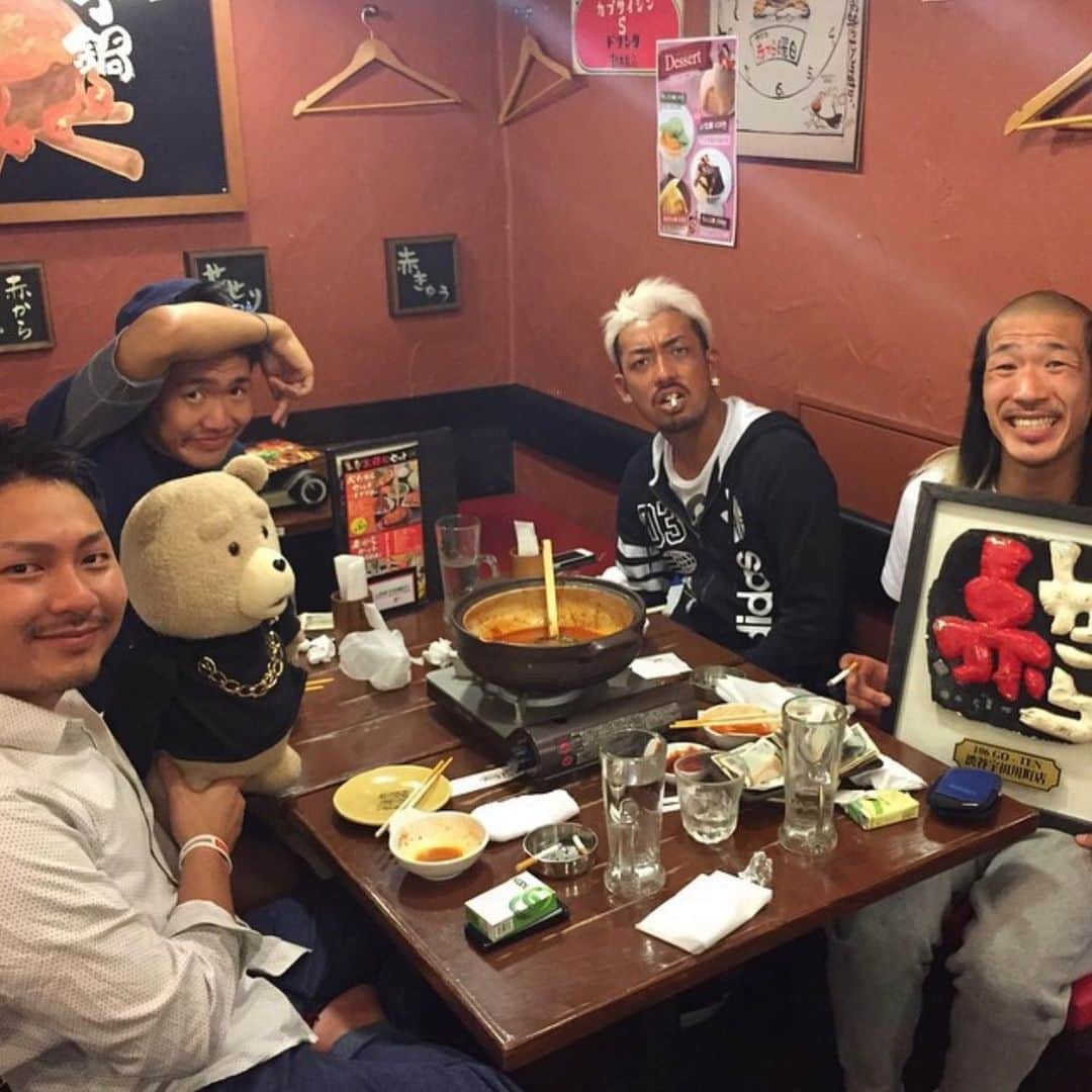 世界のアディ男のインスタグラム：「赤から食べたい。鍋で一番好き。  それより昔の写メすぎて痩せてる。  #赤から　#渋谷」