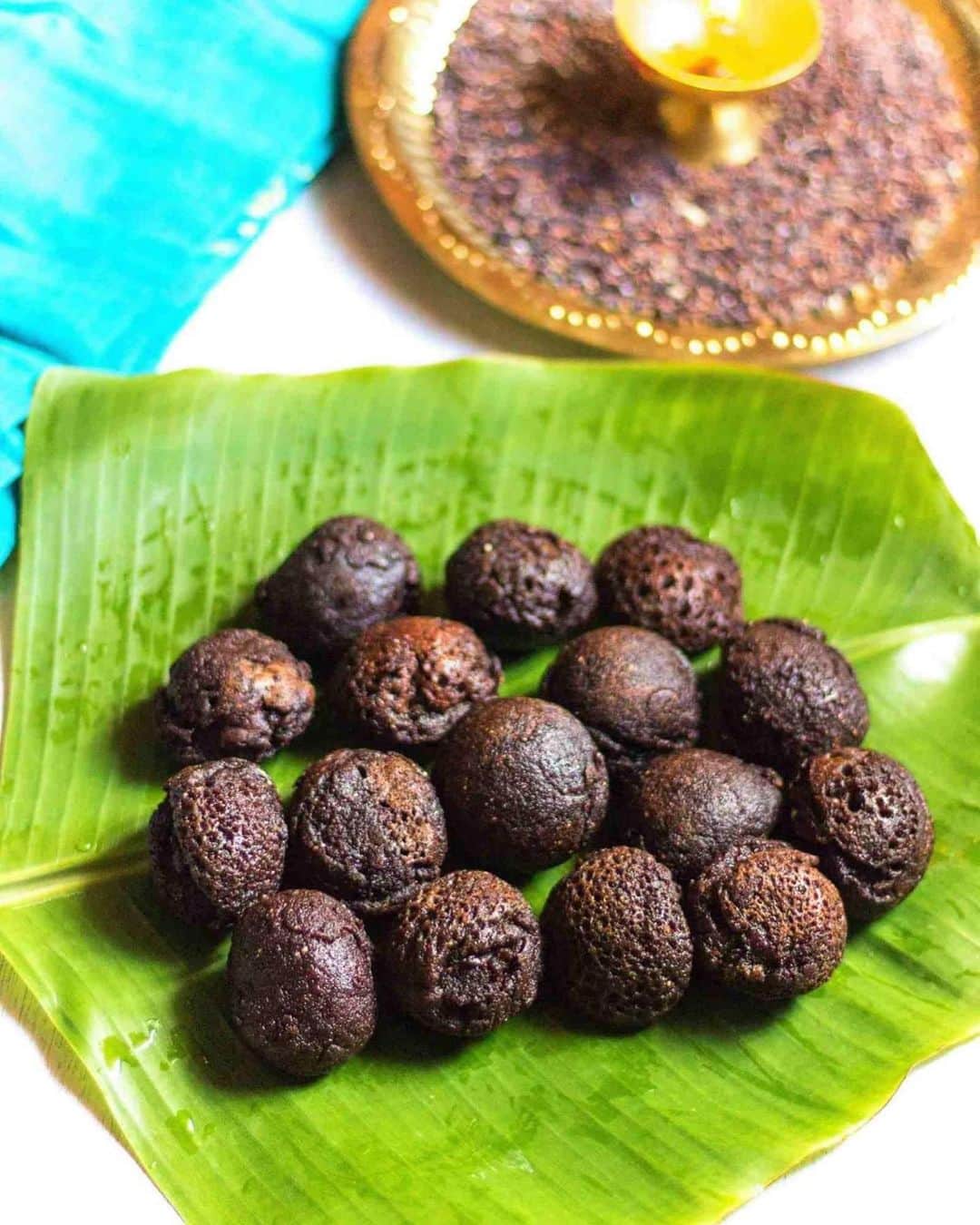 Archana's Kitchenさんのインスタグラム写真 - (Archana's KitchenInstagram)「Kavuni Arisi Paniyaram or Black Rice Paniyaram is a traditional Chettinad breakfast/snack recipe made with Kavuni Arisi and Karupatti/Palm Jaggery. Kavuni arisi is a super rich grain that is loaded with antioxidants. The combination of Black Rice and Karupatti/Palm Jaggery makes the Paniyaram healthy and nutritious too. Do give this recipe a try.  Search for the recipe “Kavuni Arisi Paniyaram” in our app. Link to the app in the bio @archanaskitchen . . . . . #recipes #easyrecipes #breakfast #Indianbreakfast #archanaskitchen #healthyeating #highprotein #breakfastclub #dosa #dosarecipes #dosabatter #ragi #ragidosa #mysoremasaladosa #homemadefood #eatfit #cooking #food #healthyrecipes #foodphotography #recipeoftheday #comfortfood #deliciousfood #delicious #instayum」2月9日 11時23分 - archanaskitchen