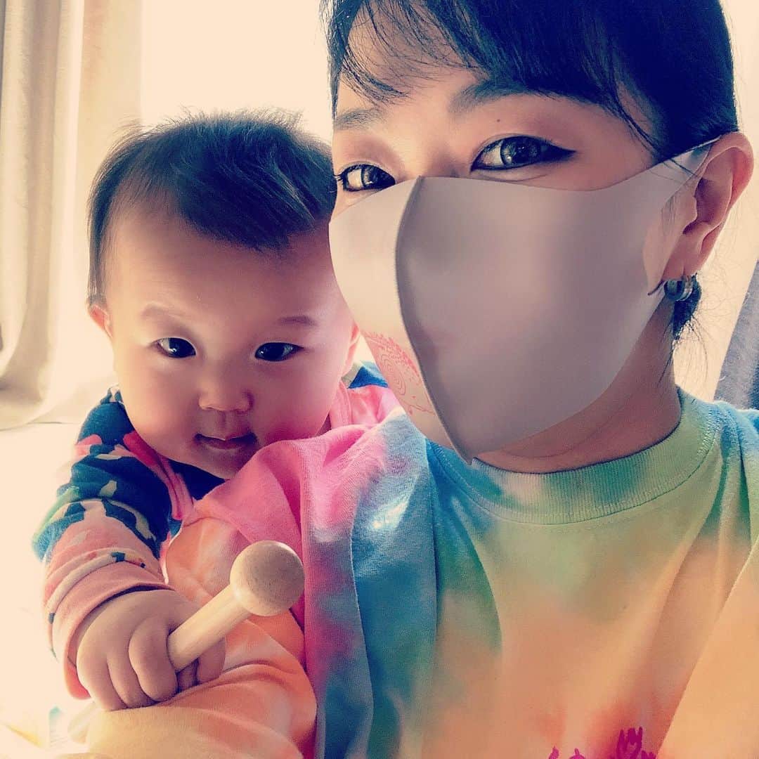 のインスタグラム：「グレーのマスクもかなりいい感じですっ。詳細決まったらまた言いますっ♡娘がやはりスティックとか好きな件｡ﾟ(ﾟ´Д｀ﾟ)ﾟ｡やめてーっ公務員になってーっ｡ﾟ(ﾟ´Д｀ﾟ)ﾟ｡」