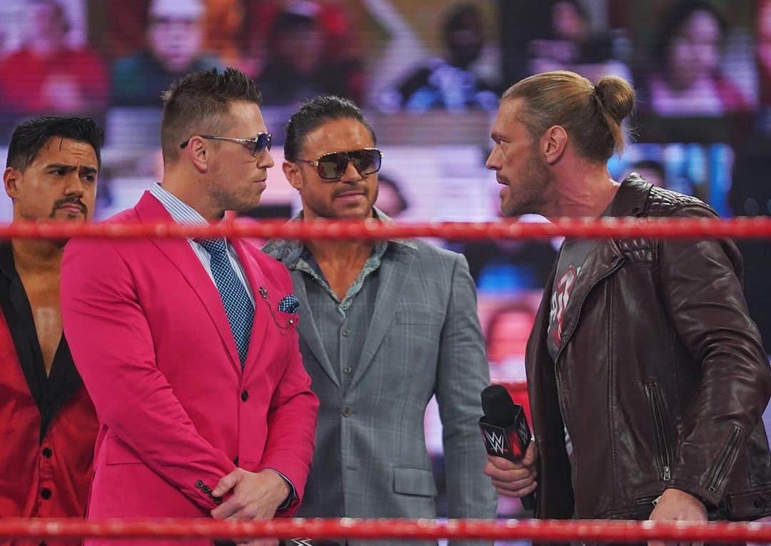 WWEさんのインスタグラム写真 - (WWEInstagram)「@edgeratedr let’s @mikethemiz know that NOTHING is getting in the way of him being a champion again! #WWERaw.」2月9日 11時39分 - wwe