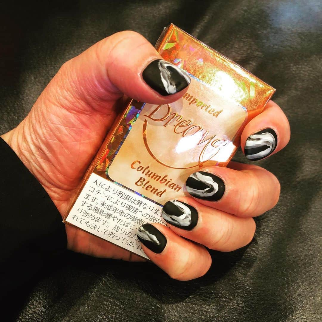 ウェイジーさんのインスタグラム写真 - (ウェイジーInstagram)「weizhi#zhouchengshi#dreams#cigarlife#cigar#cigarette#lifestyle#columbianblend#coffee#mensnails#art#mensworld#ドリームス#リトルシガー#コロンビアブレンド#コーヒー#☕️」2月9日 11時41分 - zhouchengshi