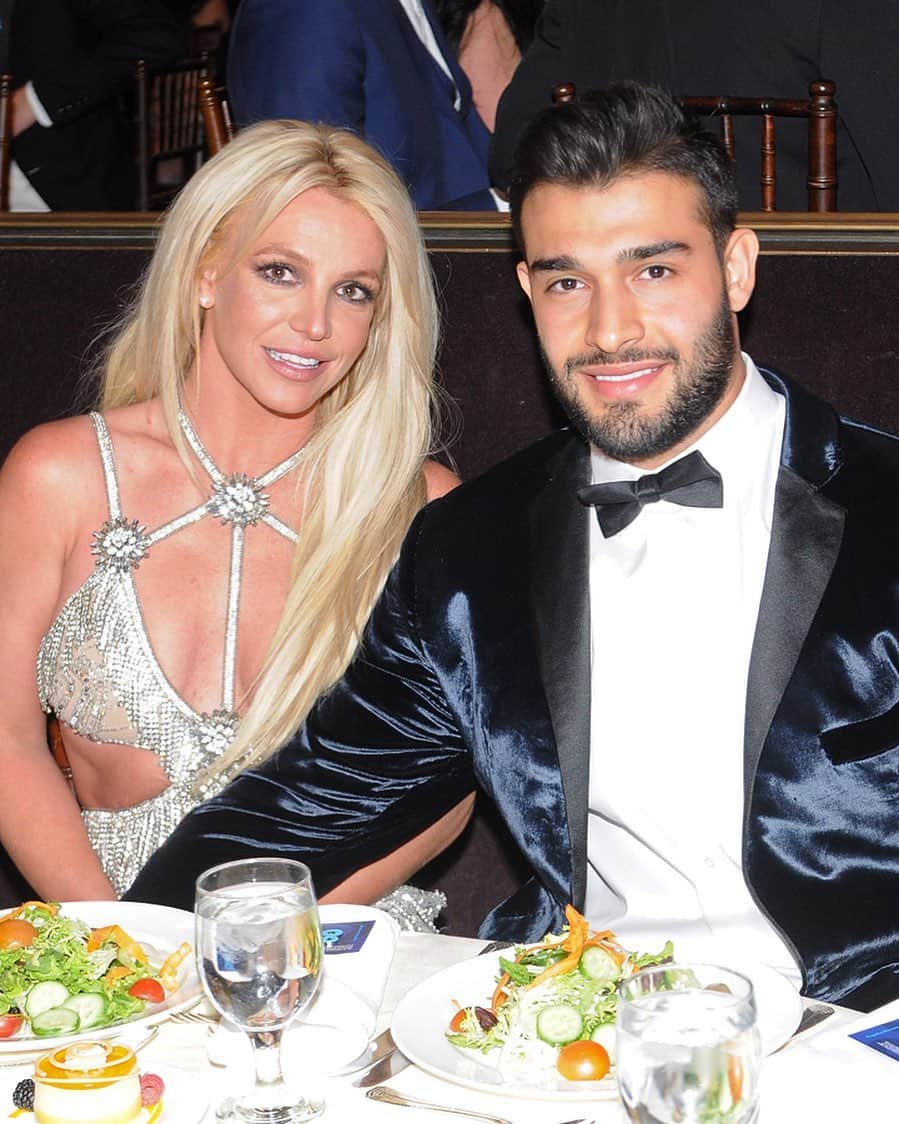 Just Jaredさんのインスタグラム写真 - (Just JaredInstagram)「Britney Spears’ longtime boyfriend Sam Asghari is breaking his silence amid the buzz surrounding the new documentary about the singer. Tap this photo at the LINK IN BIO to read his statement. #BritneySpears #SamAsghari Photo: Getty」2月9日 11時46分 - justjared