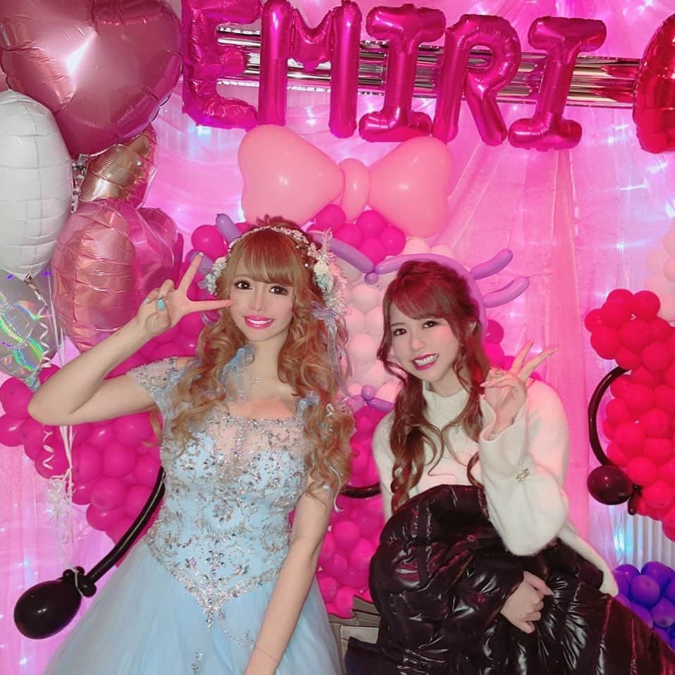 のインスタグラム：「. えみりちゃんのお店 いったときの💓💓 かわいすぎたなあ😊♥️♥️ @emirin_0109 . 大阪府大阪市中央区東心斎橋2-3-17 パピヨンビルB1F . Club IRIS 愛咲 えれな  . #愛咲えれな #きゃばきゃば #美女と野獣　#キャバ嬢 #iris #キャバクラ #クラブ #ミナミ #北新地 #宗右衛門町 #ポケパラ #指名 #えれな #シャネル #バースデーイベント #シャンパン #アルマンド #踊れるキャバ嬢 #踊れるキャバ嬢といえばえれな #イリス #ホステス #いいね返し #キャバ #ソウメイジャパン #ベルロゼ　#クラブイリス #黒髪ロング #フォロー増やしたい」