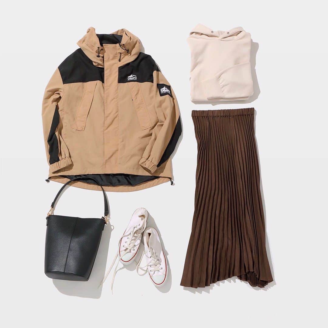 Right-onのインスタグラム：「﻿ ○今流行りのトレンドアイテム○﻿ ﻿ 【women's】﻿ ﻿ ▽マウンテンパーカー﻿ 品番:CP42260001﻿ 価格:7000＋TAX﻿ ﻿ ▽ビックシルエットポンチパーカー﻿ 品番:RM42240001﻿ 価格:3000＋TAX﻿ ﻿ ▽フェイクスエードスカート﻿ 品番:HSR42220004﻿ 価格:4,000＋TAX﻿ ﻿ ▽バケツ型ショルダーバッグ﻿ 品番:HSR424215004﻿ 価格:3,000＋TAX﻿ ﻿ ﻿ ﻿ #righton #right_on #ライトオン ﻿ #2021#newcollection﻿  #bottom #tops #COLLECTION﻿ #fashion」