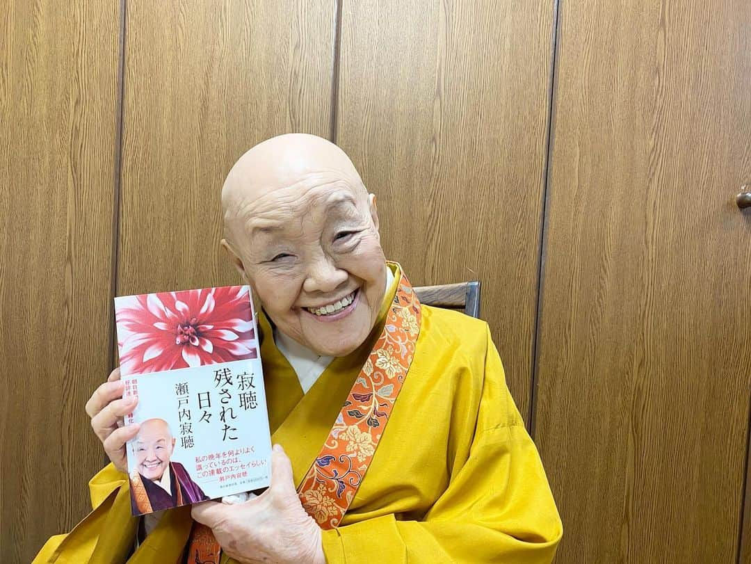 瀬戸内寂聴さんのインスタグラム写真 - (瀬戸内寂聴Instagram)「. . ☃️最新刊の紹介☃️  ❶新装版　寂聴　般若心経 ❷寂聴　残された日々 ❸新装版　愛の論理  ぜひご覧ください😊  #読書 #般若心経 #残された日々 #愛の論理 #新装版 #新刊紹介 #生きるとは #瀬戸内寂聴」2月9日 12時01分 - jakucho_setouchi