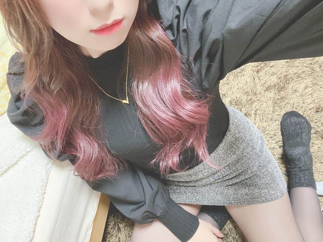 のインスタグラム：「Selfie.﻿ めかくし﻿ ﻿ ﻿ ﻿ #pink #shooting #rq #evening﻿ #lingerie #bra #beauty #pack #cute #body #lady #cosme #enjoy ﻿ #racequeen #followme #girl #favorite ﻿ #love #korean #like #beautiful #autumn ﻿ #winter #happy #thankyou #cosumetics﻿ #make #makeup #face」