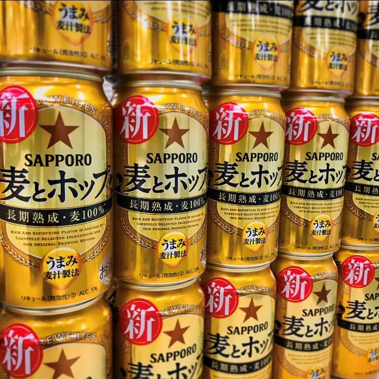 サッポロビールのインスタグラム：「☆ 新・麦とホップ  ＝＝＝＝＝＝＝＝＝＝＝＝＝＝  ビール好きに、どストライク！  麦とホップは、ビール好きの晩酌をもっとおいしくする取り組みをつぎつぎとお届けしていきます🍺  ＝＝＝＝＝＝＝＝＝＝＝＝＝＝ #麦とホップ _ #ビール #おつまみ #一人晩酌 #バレンタインディナー #バレンタイン #おうちバレンタイン #バレンタインデー #おうちディナー #おうち飲み #宅飲み #家飲み #家活#自炊 #夜ご飯 #うちで過ごそう #おうち時間 #ホームパーティー #絶品グルメ #おうちごはん #レシピ #糖質制限 #晩酌 #お取り寄せグルメ #おうちエクササイズ #乾杯 _ #サッポロ #サッポロビール #sapporobeer #乾杯をもっとおいしく」