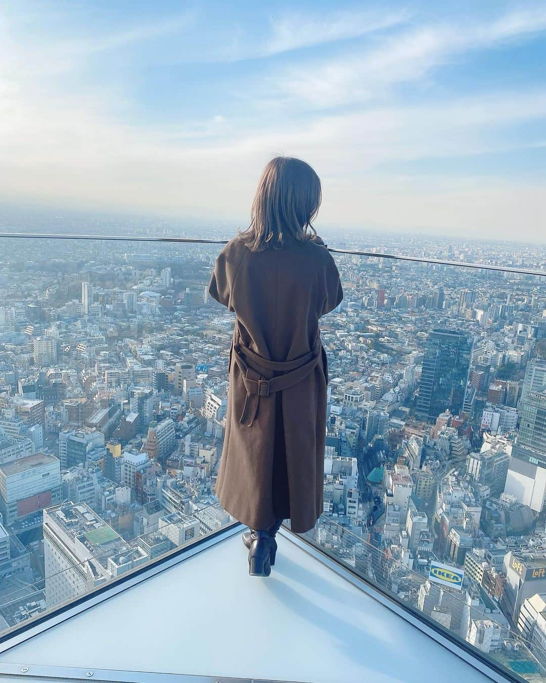 横山なつみさんのインスタグラム写真 - (横山なつみInstagram)「🏙🏙 . . . SHIBUYA SKY . 想像以上すぎて感動してた〜 今の季節はお昼でもちょい寒い🥲 あったかくなったら夜も行きたいなぁ . . .」2月9日 11時58分 - ___natsumi327