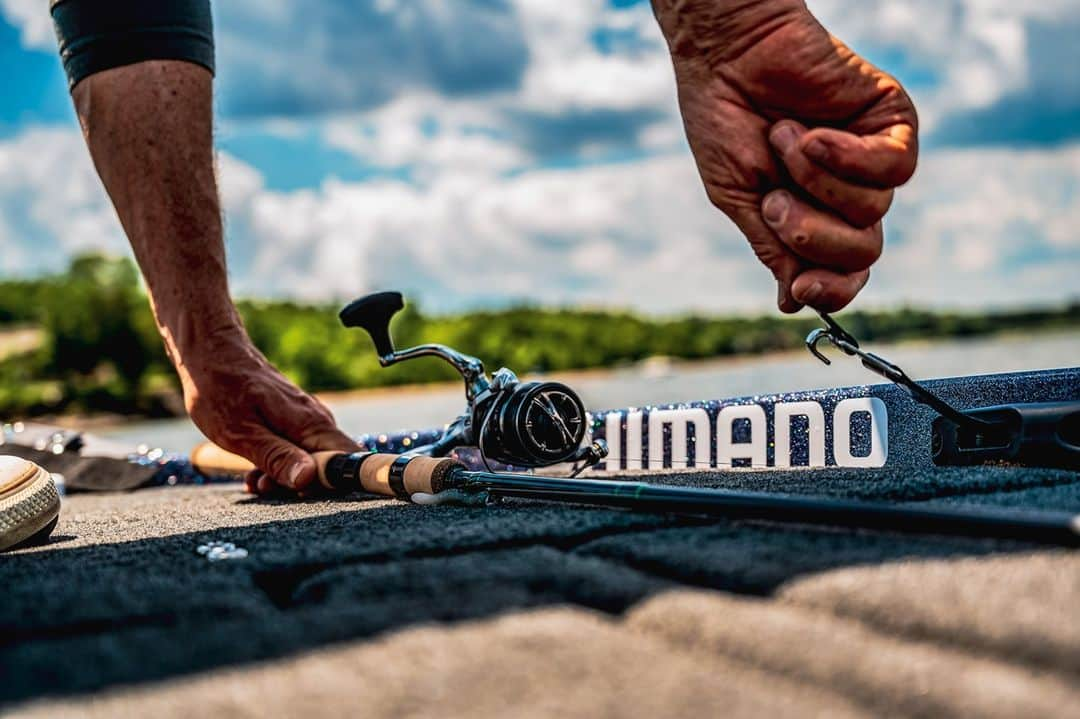 シマノ｜Fishingさんのインスタグラム写真 - (シマノ｜FishingInstagram)「Ready to ride out. Being able to identify productive spots is an important skill, but knowing when to leave them when conditions aren't right is even more crucial.  #FishShimano #BassFishing #BigBass  📸: @chefjimmydk」2月9日 12時00分 - fish_shimano_north_america