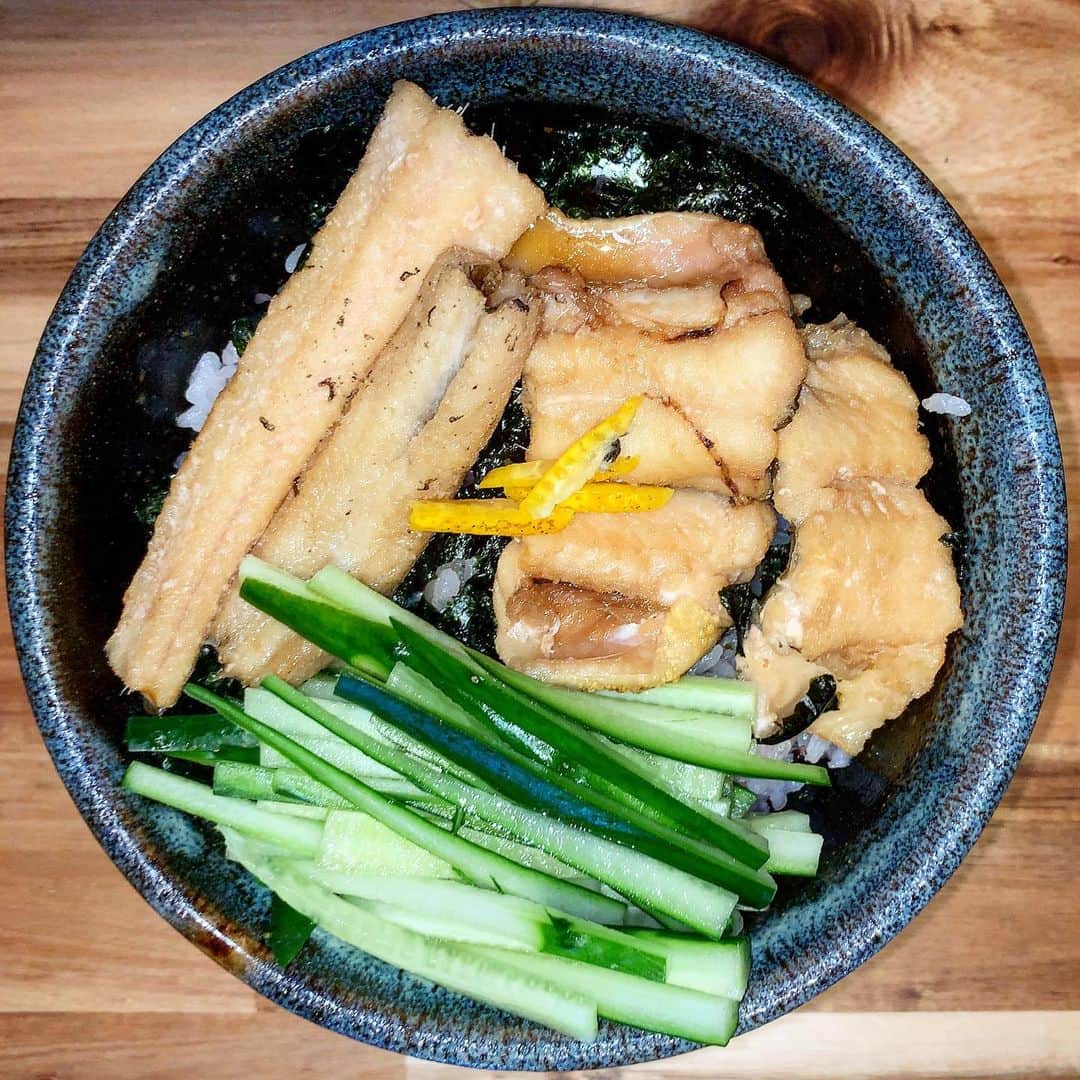 のインスタグラム：「昨日のお昼のアナゴ丼。 手を変え品を変え、ありがたいことでございます〜。 柚子が効いてて美味しかったのよ♪ #イケウチ家の食卓 #みちょ食堂」