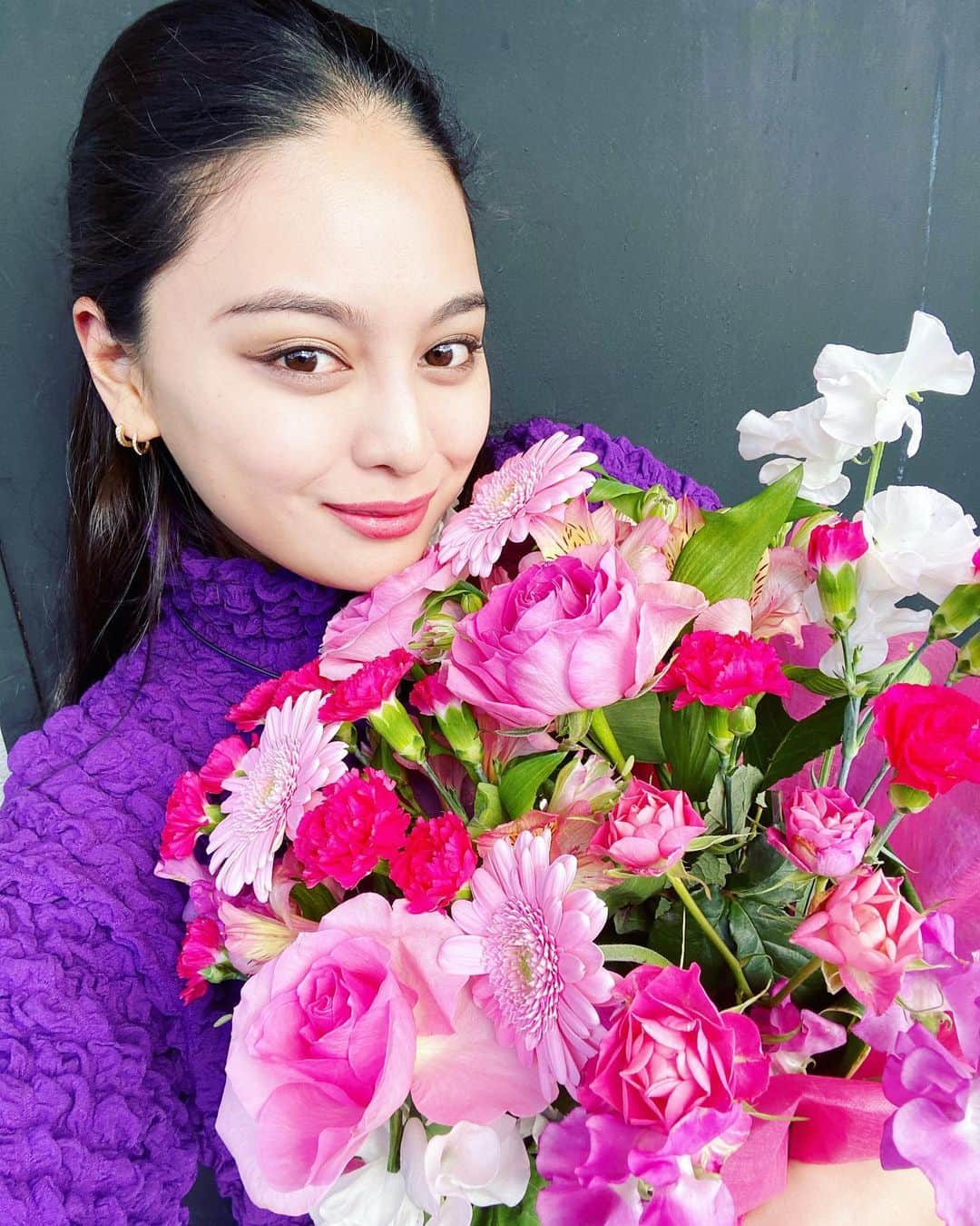 遊海 Yuumiさんのインスタグラム写真 - (遊海 YuumiInstagram)「Love changes life 💕 sweetest valentine surprise ❤️ #love #changes #girls #valentine #バレンタイン　#peace #happiness #flowers #girlsjustwannahavefun #lovechanges #sweetest #pink #purple」2月9日 12時20分 - yuumi_kato