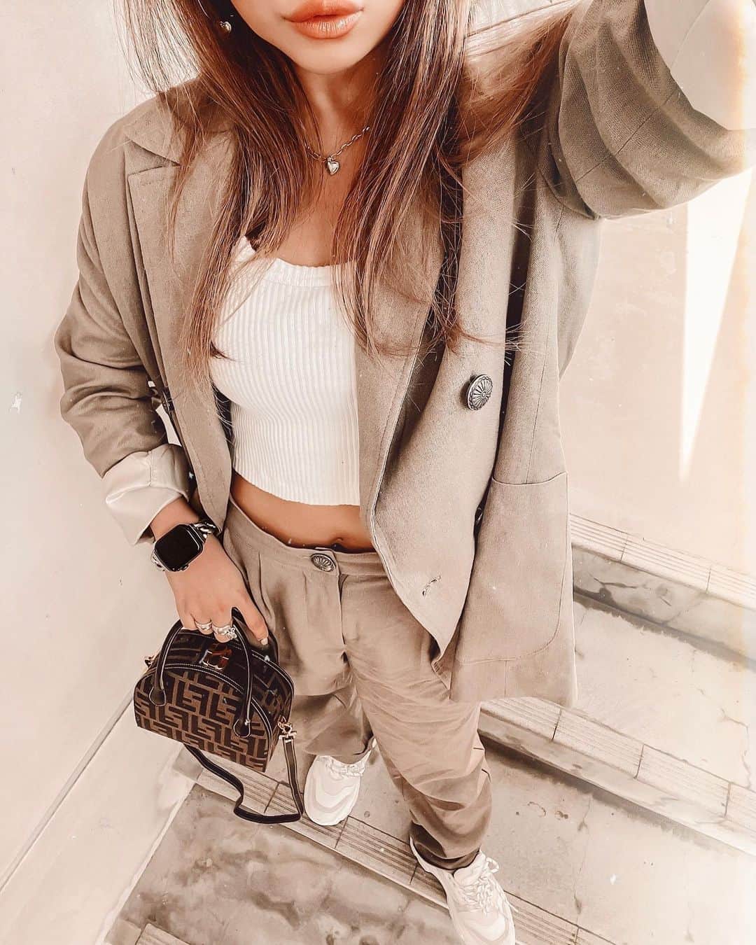 ✷kana✷のインスタグラム：「☽☽☽ . . 昨日2枚目に載せようとしてて忘れてた🥺 せっかくなので。 . それにしてもこのテーラード可愛いな♡ 色違いもGETしちゃおうかな♡ . @sandlessmoon  今夜20:00要スタンバイ☑︎」