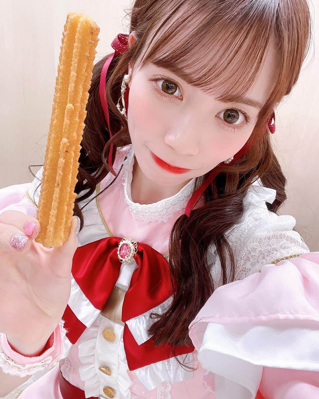 宇佐美幸乃のインスタグラム：「ちゅろす🥰 甘いものに目がないのでおすすめ教えてくださいっ！  #idol #sweets #チュロス #甘いもの #instafood #foodstagram #selfie #japanesegirl #japan #luce #instapic #picture #followers #followｍe」