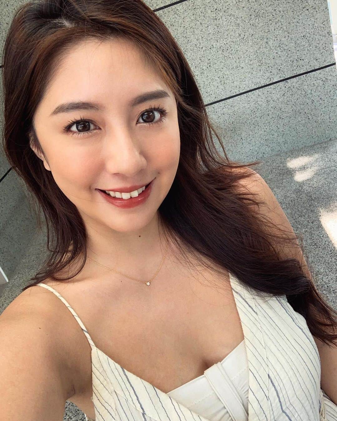 辜莞允（Nono Ku）のインスタグラム：「新年要到了心已在放假～ 好想吃烏魚子～～～  #牢記那些給你力量的人有多麽愛你」
