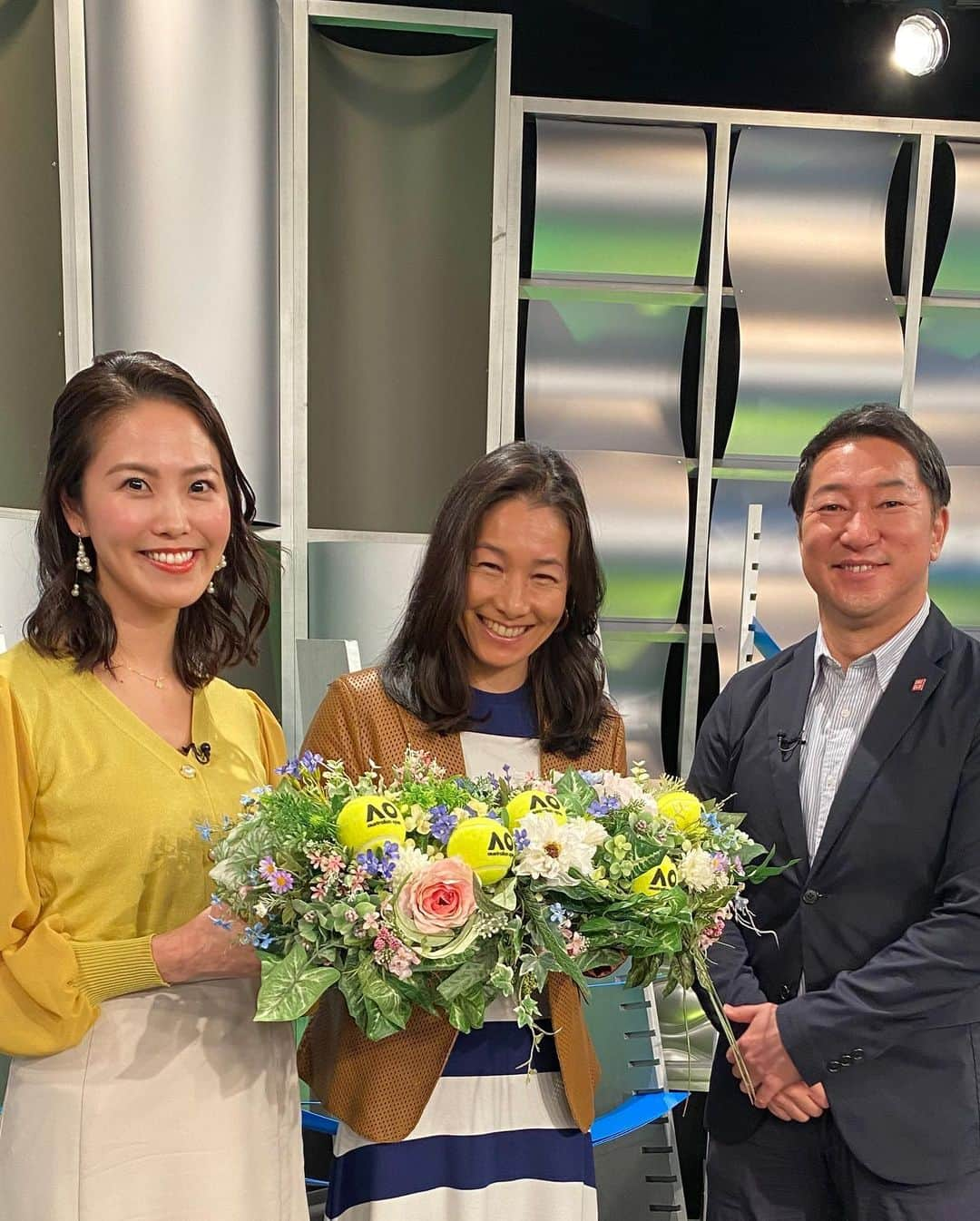 伊達公子さんのインスタグラム写真 - (伊達公子Instagram)「Australian Open 2021 大会2日目 解説後のスタジオは解説の#坂本正秀くんと#渋佐和佳奈アナと一緒。 今日の衣装は昨日に続いて #poloralphlauren のワンピースと#stylistshop_kurakuen  のレザージャケット #伊達公子 #kimikodate  #テニス  #テニスプレイヤー #tennis  #tennisplayer #2021年2月9日 #2021 #2021年 #australianopen  #australianopen2021  #ao2021  #全豪オープンテニス  #全豪オープンテニス2021  #melbourne  #メルボルン  #wowow  #wowowテニス  #wowowテニスアンバサダー  #day2 #poloralphlauren  #stylistshop_kurakuen」2月9日 12時56分 - kimiko.date