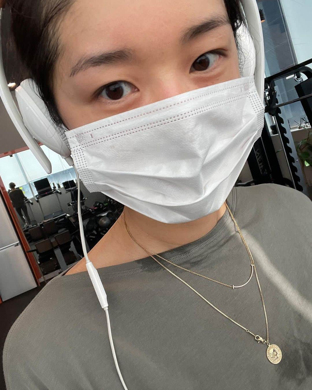 キム・ビヌさんのインスタグラム写真 - (キム・ビヌInstagram)「오늘의 운동 🏋🏻  하체운동 3동작  복근운동 2동작  유산소 40분   그리고 점심! 어제 맛나게 재어놓은 엘에이갈비 🍖 얌얌 쩝쩝쩝 (밥두번떠묵음 😂)  하 ~~ #행복합니다 😁😁😁  즐거운오후시간 되셔요 🙏🏻♥️  #운동하는애둘맘  #근력운동  #운동  #건강  #점심  #일상  #happyday」2月9日 12時57分 - binwoos