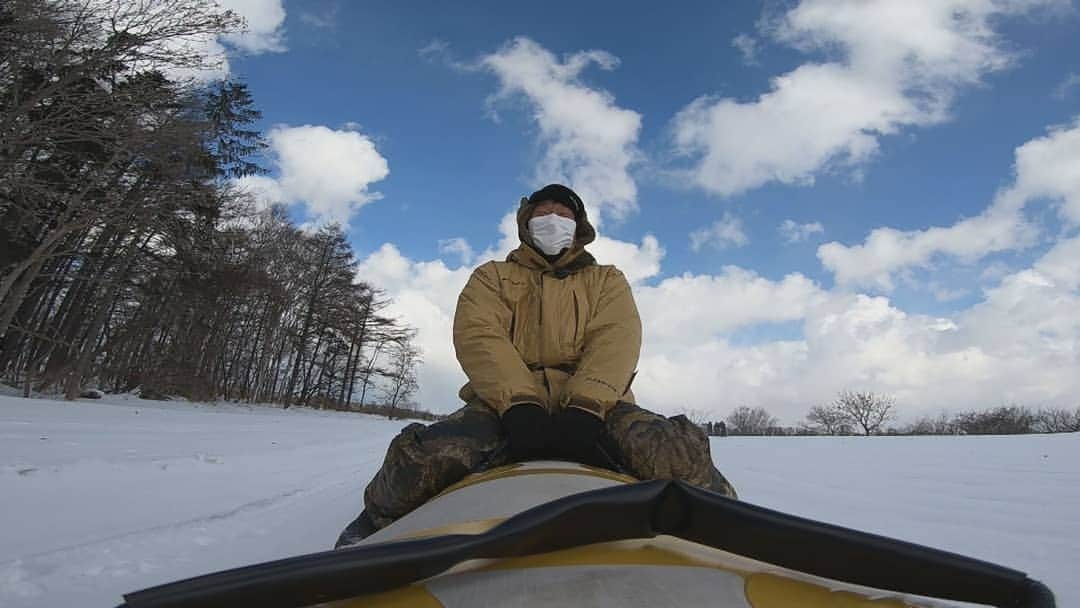 北海道テレビ「イチオシ！モーニング」さんのインスタグラム写真 - (北海道テレビ「イチオシ！モーニング」Instagram)「あすは#藤尾仁志 と#小俣彩織 が冬のアクティビティーをご紹介。 #コロナ禍 でも安心安全に楽しめる#わかさぎ釣り や#スノーモービル #バナナボートを２人が体験してきました。 天ぷらをかけた白熱のわかさぎ釣り対決、お見逃しなく！  #イチモニ#名コンビ#釣りは人を変えてしまうらしい#小俣さんの意外な一面が垣間見えます」2月9日 13時02分 - htb_ichimoni