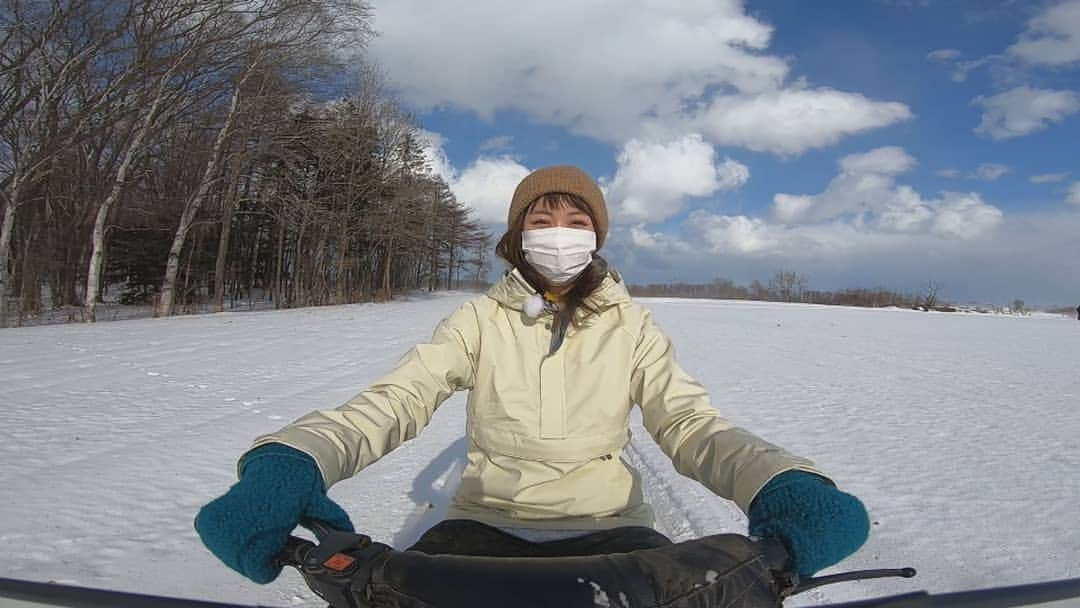 北海道テレビ「イチオシ！モーニング」さんのインスタグラム写真 - (北海道テレビ「イチオシ！モーニング」Instagram)「あすは#藤尾仁志 と#小俣彩織 が冬のアクティビティーをご紹介。 #コロナ禍 でも安心安全に楽しめる#わかさぎ釣り や#スノーモービル #バナナボートを２人が体験してきました。 天ぷらをかけた白熱のわかさぎ釣り対決、お見逃しなく！  #イチモニ#名コンビ#釣りは人を変えてしまうらしい#小俣さんの意外な一面が垣間見えます」2月9日 13時02分 - htb_ichimoni