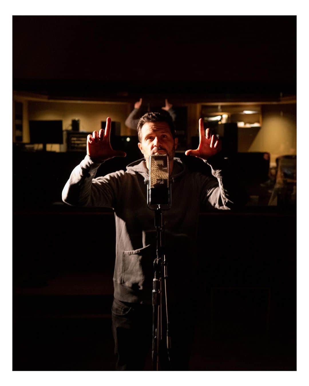 Pete Halvorsenのインスタグラム：「🙌A few stills from a project I recently produced for  @birdwellbeachbritches with the talented @inqlife   Was so stoked to finally work with my friend @scottsoens - many elements of serendipity coming together under the roof of the legendary @sunsetsoundrecorders   . Full length IGTV video available on @birdwellbeachbritches page.   . Leica SL / Leica Q2 / Mamiya RZ67」