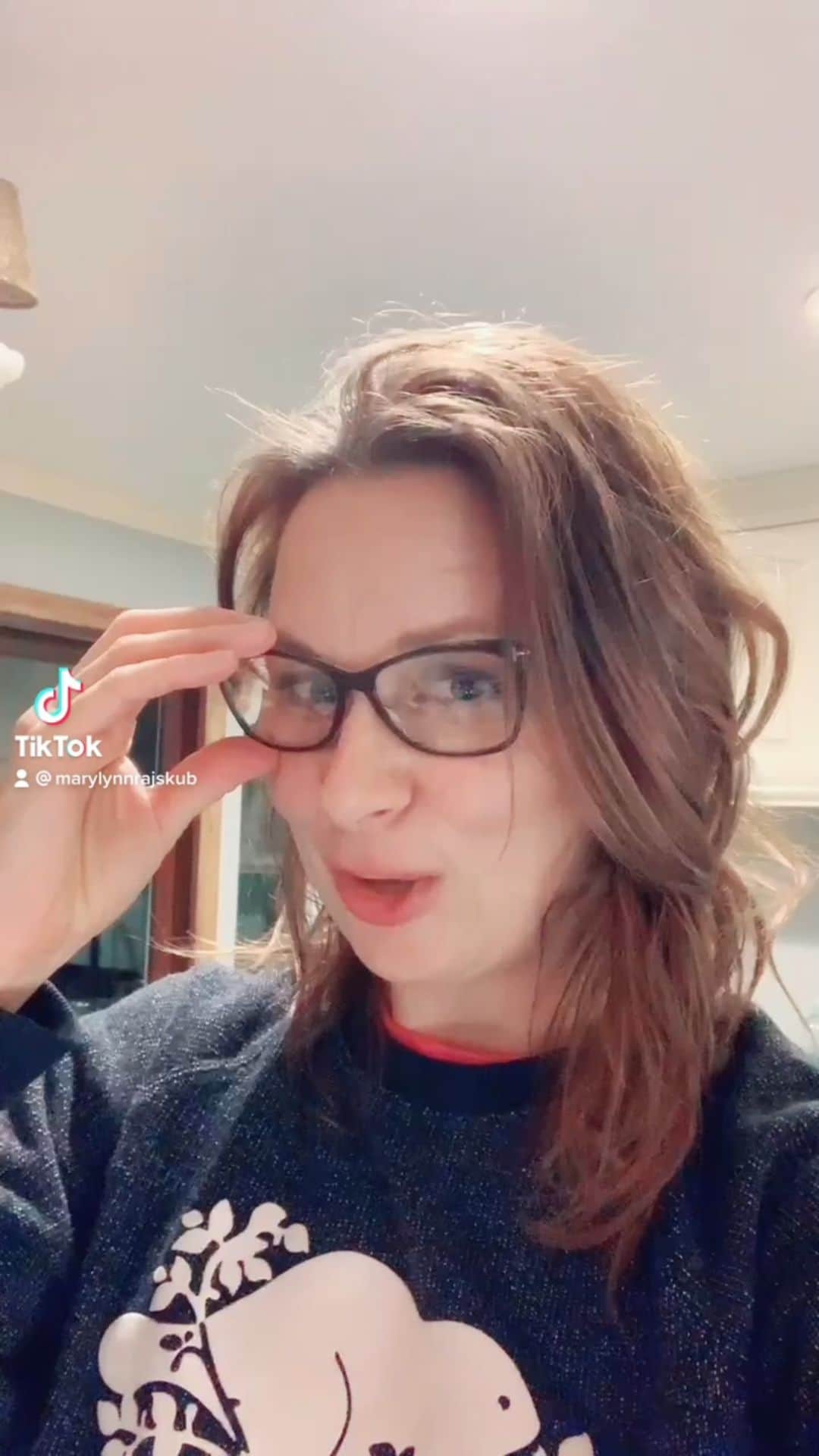 メアリー・リン・ライスカブのインスタグラム：「#mom #comedy #standup #celeb #cooking #diy #marylynnrajskub #whereilive #linkinbio #teamplayer #positiveenergy #wheredoiknowyoufrom #superstar」