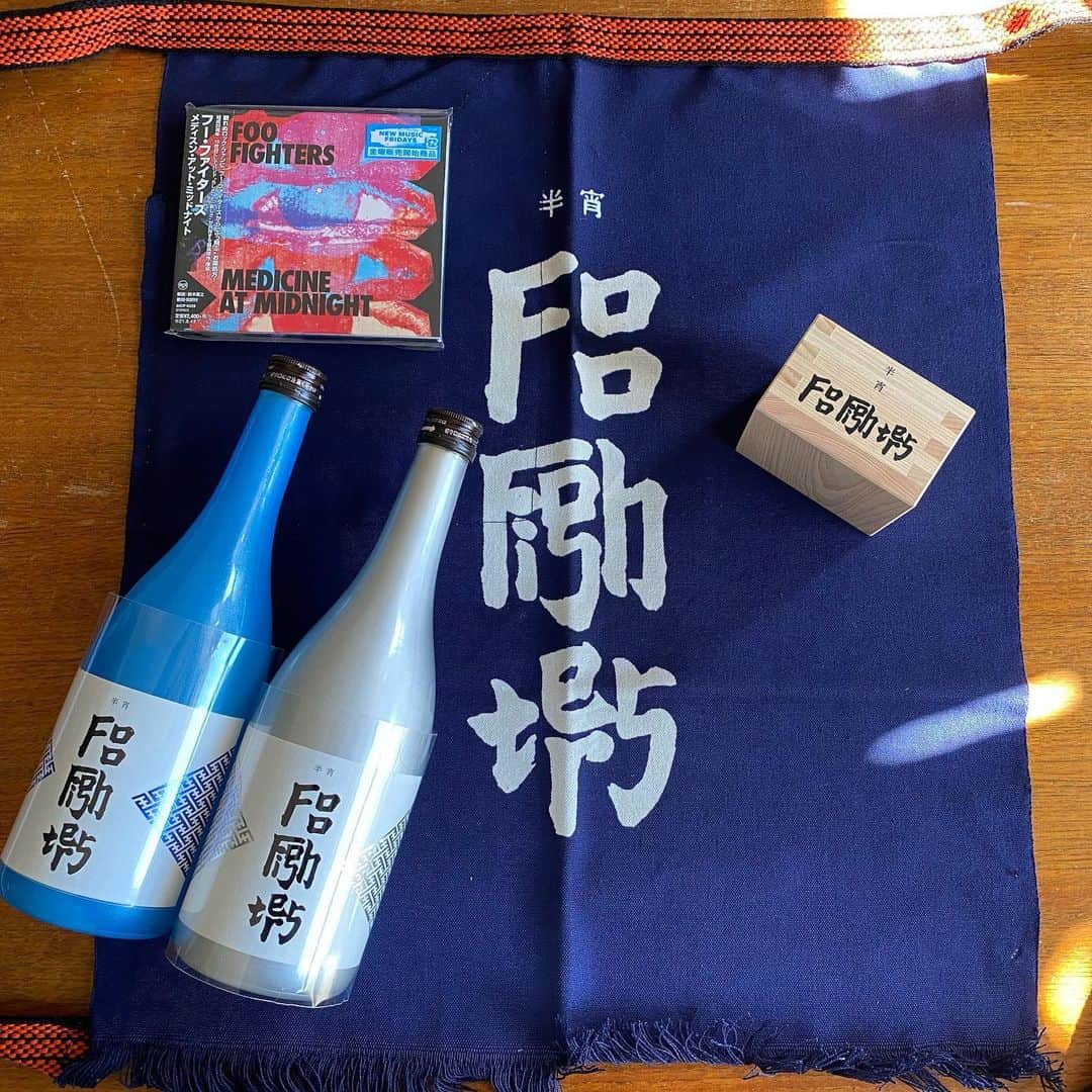 栗田善太郎のインスタグラム：「FOO FIGHTERS特集 CROSS FM MUSIC AMPで2月と3月にやってます。 貴重なプレゼントを御用意して、皆様の参加をお待ちしております！  #10周年 #CROSSFMMUSICAMP #foofighters」