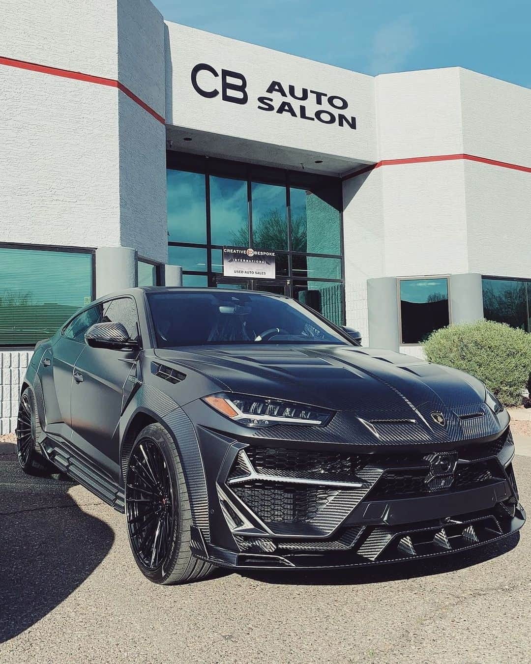 CARLiFESTYLEさんのインスタグラム写真 - (CARLiFESTYLEInstagram)「@keyvany_usa Widebody Lambo Urus built by @cb_autosalon @creativebespoke #carlifestyle #Urus」2月9日 13時15分 - carlifestyle