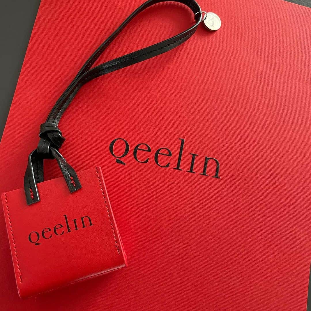サム・リーのインスタグラム：「Thank you @qeelinjewellery」