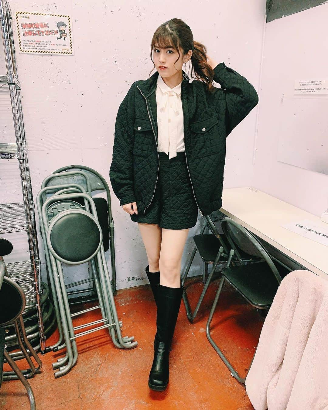 長澤佑香のインスタグラム：「﻿ この間の私服物販の日の﻿ #YUKASHIFUKU ❤︎.*﻿ ﻿ Setup / Blouse @zara﻿ Boots @grl_official﻿ ﻿ #私服 #ZARA #ZARA女 #ZARA購入品﻿ #セットアップ #GRL #GRL購入品 #美脚﻿ #GRL当たり #コーデ #モノトーンコーデ﻿ ﻿」