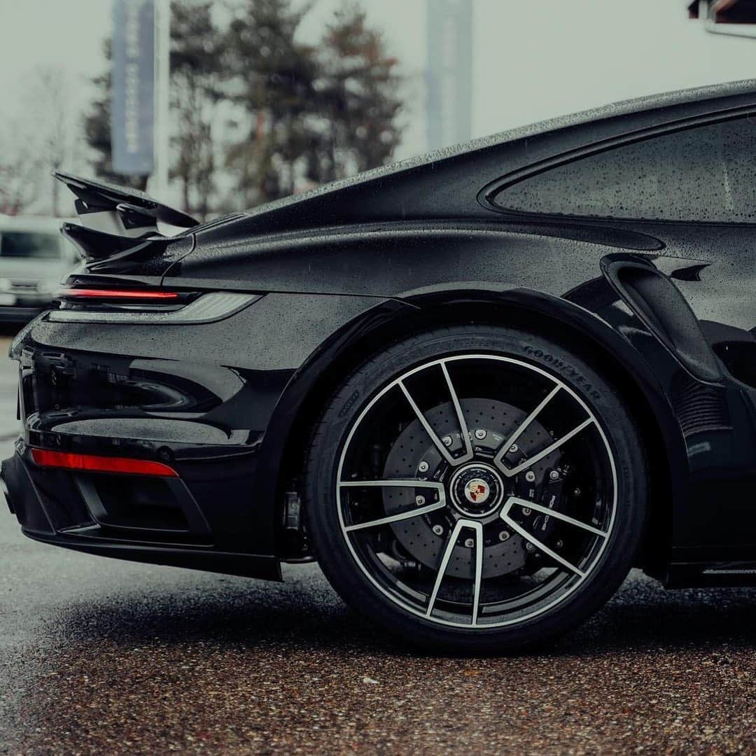 CARLiFESTYLEさんのインスタグラム写真 - (CARLiFESTYLEInstagram)「Blacked out Porsche 992 Turbo S. Photo by @blekoshots #carlifestyle #992turboS #turboS」2月9日 14時03分 - carlifestyle