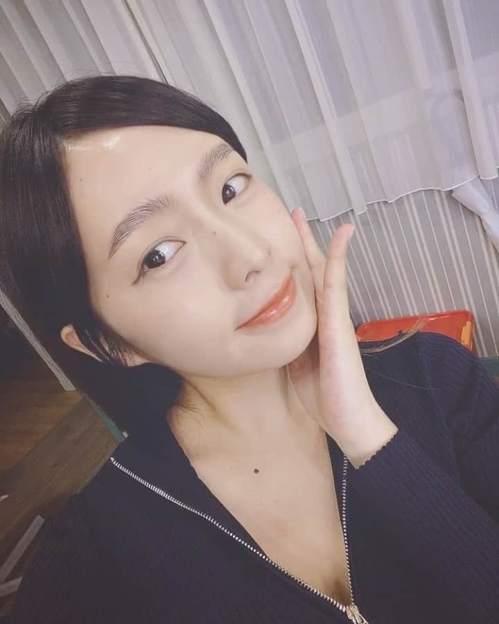 Dewi Chienのインスタグラム：「卸貨前打理自己準備美美的迎接女鵝👶🏻💕 #紫星星野生眉 #璞之研水飛梭」