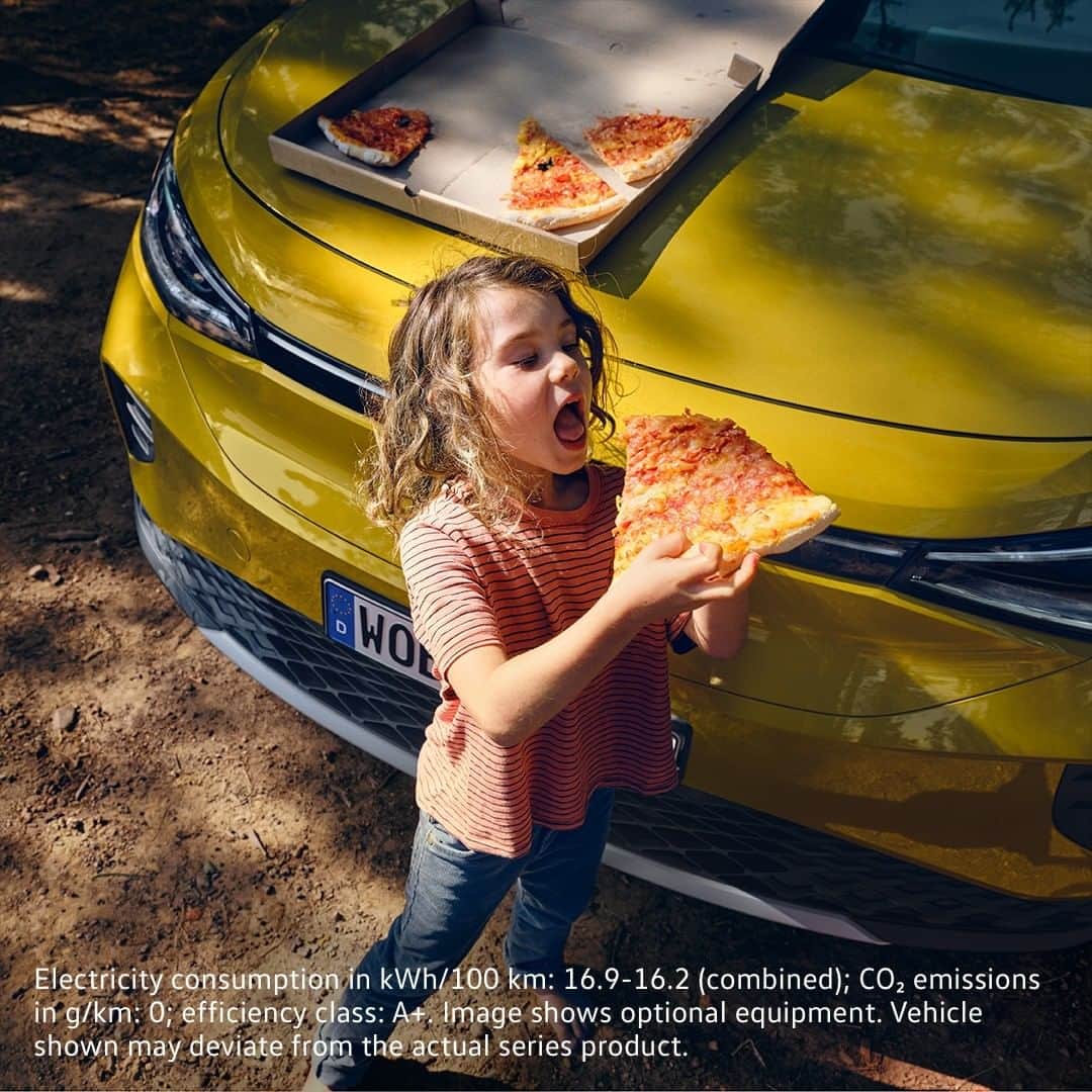 フォルクスワーゲンさんのインスタグラム写真 - (フォルクスワーゲンInstagram)「Pizza time. #pizzaday #pizza #justelectric #WayToZero #VolkswagenWayToZero #id4 #vwid4 #volkswagen #vw」2月10日 1時15分 - volkswagen