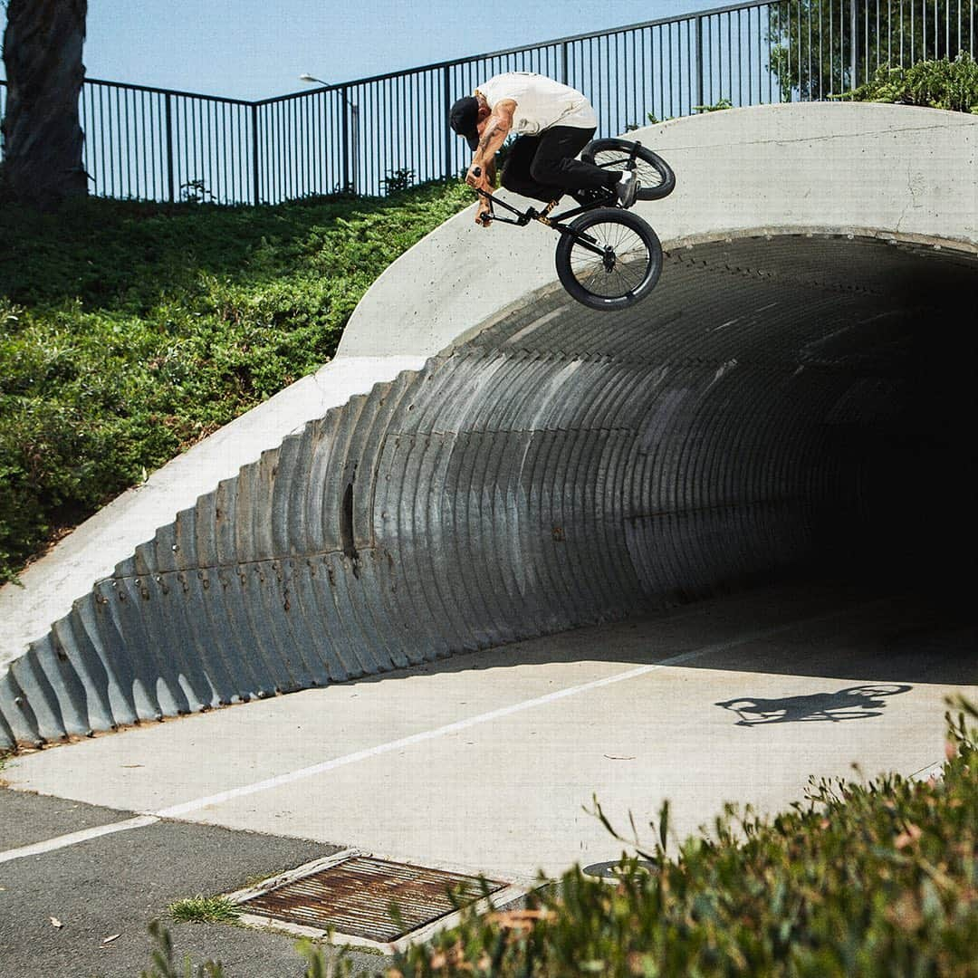 vansさんのインスタグラム写真 - (vansInstagram)「A BMX WaffleCup sole on a Slip-On Pro silhouette? @VansBMX66 made it happen with some help from @DakRoche. Get the details at vans.com/bmx」2月10日 0時07分 - vans