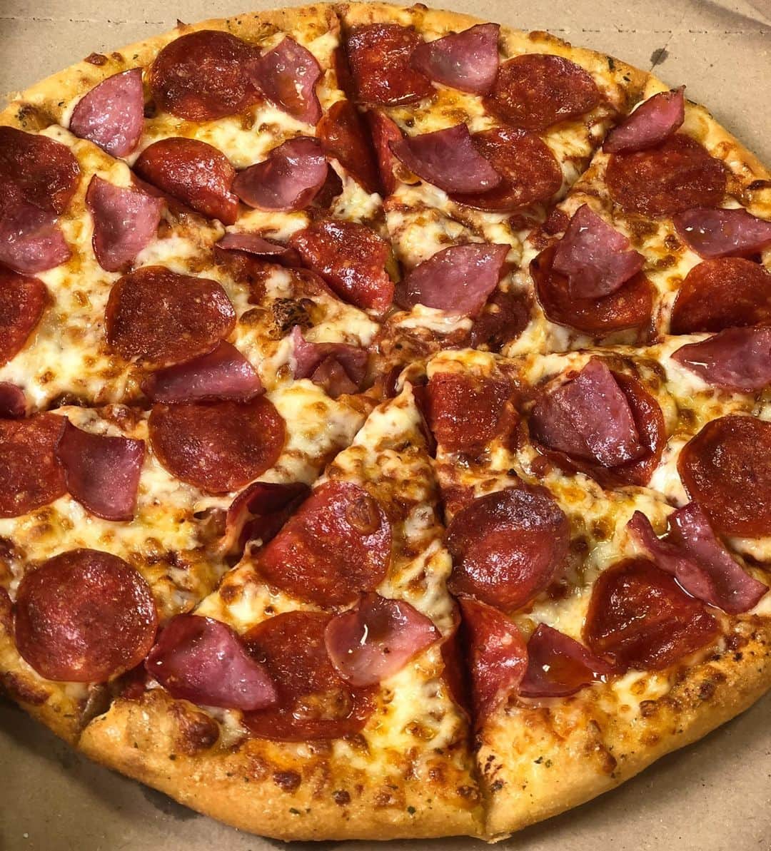 Domino's Pizzaさんのインスタグラム写真 - (Domino's PizzaInstagram)「FREE pizza for a year is HERE for #NationalPizzaDay! To enter for your chance to win:​⁣ ⁣ 1: Like this post​⁣ 2: @ MENTION a friend in the comments below​⁣ ⁣ NO PURCHASE NECESSARY. Legal residents of the 50 U.S. (D.C.), 13+. Enter 2/9/20 at 11:59 p.m. ET. For Official Rules, including odds & prize description, see link in bio. Void where prohibited.​」2月10日 0時00分 - dominos