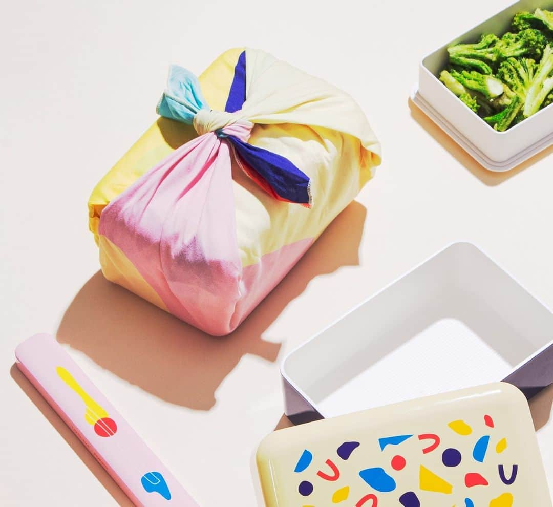 TAKENAKA BENTO BOXのインスタグラム：「BENTO Wrapping Cloth FUROSHIKI🧡POKETO x TAKENAKA Limited Edition.⁠ ⁠ Have you heard of FUROSHIKI? It’s traditional Japanese wrapping cloth commonly used to carry things or to wrap a  gift. Recently, it's been drawing an attention as new sustainable solution as a substitution of plastic bags or paper bags! Why don't you take it as a step into sustainable life? 😉⁠ ⁠ Read more about our story of FUROSHIKI and Learn how to use it! Link in bio⬆️」