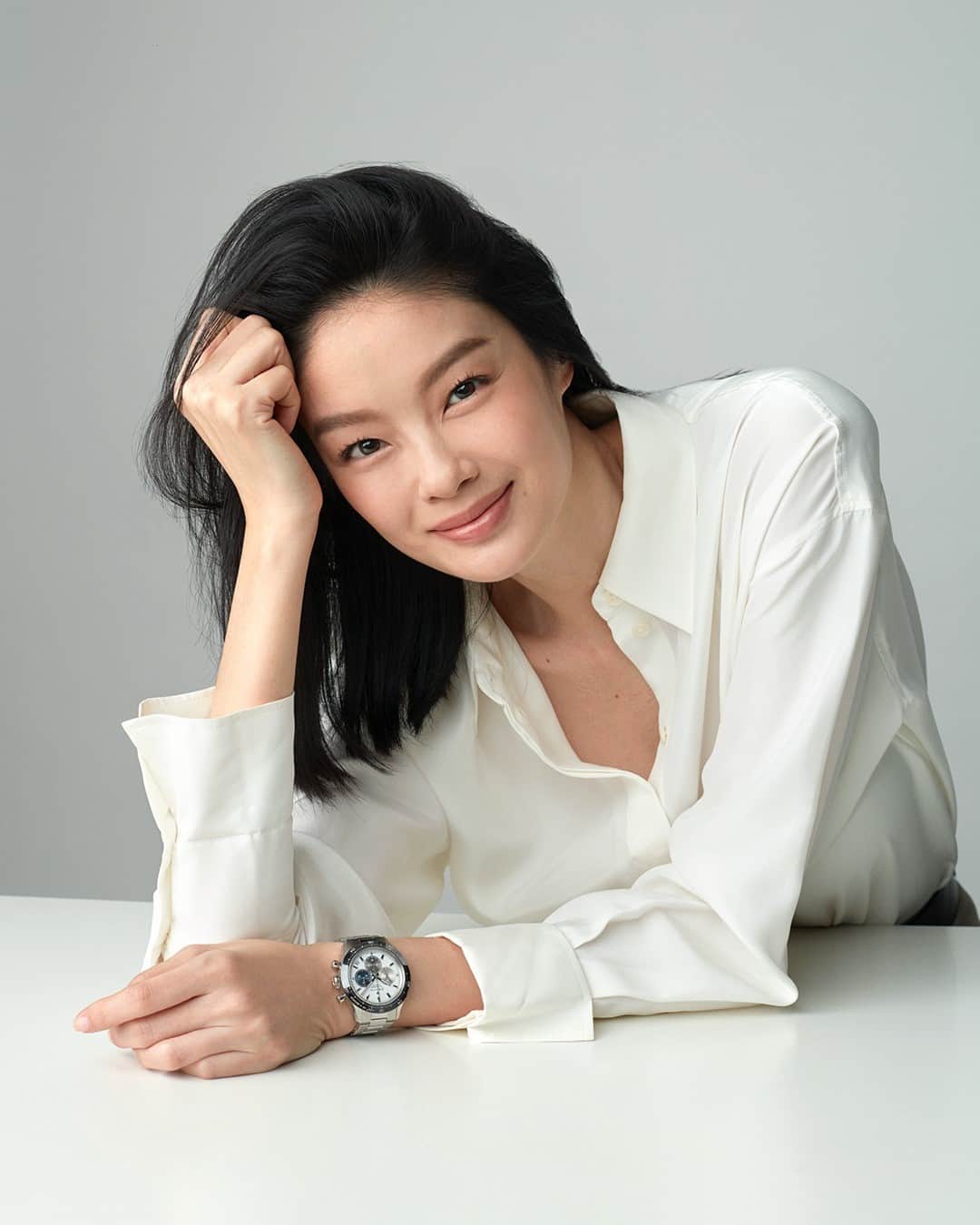 ゼニスのインスタグラム：「#SheilaSim: We’re pleased to welcome @Sheila_Sim, whom we had introduced as a Zenith Dreamher that reached her star as an actress, model, businesswoman and mental well-being advocate, as our newest Friend of the Brand in Singapore! And yes, she’s an early adopter of the new Chronomaster Sport.」