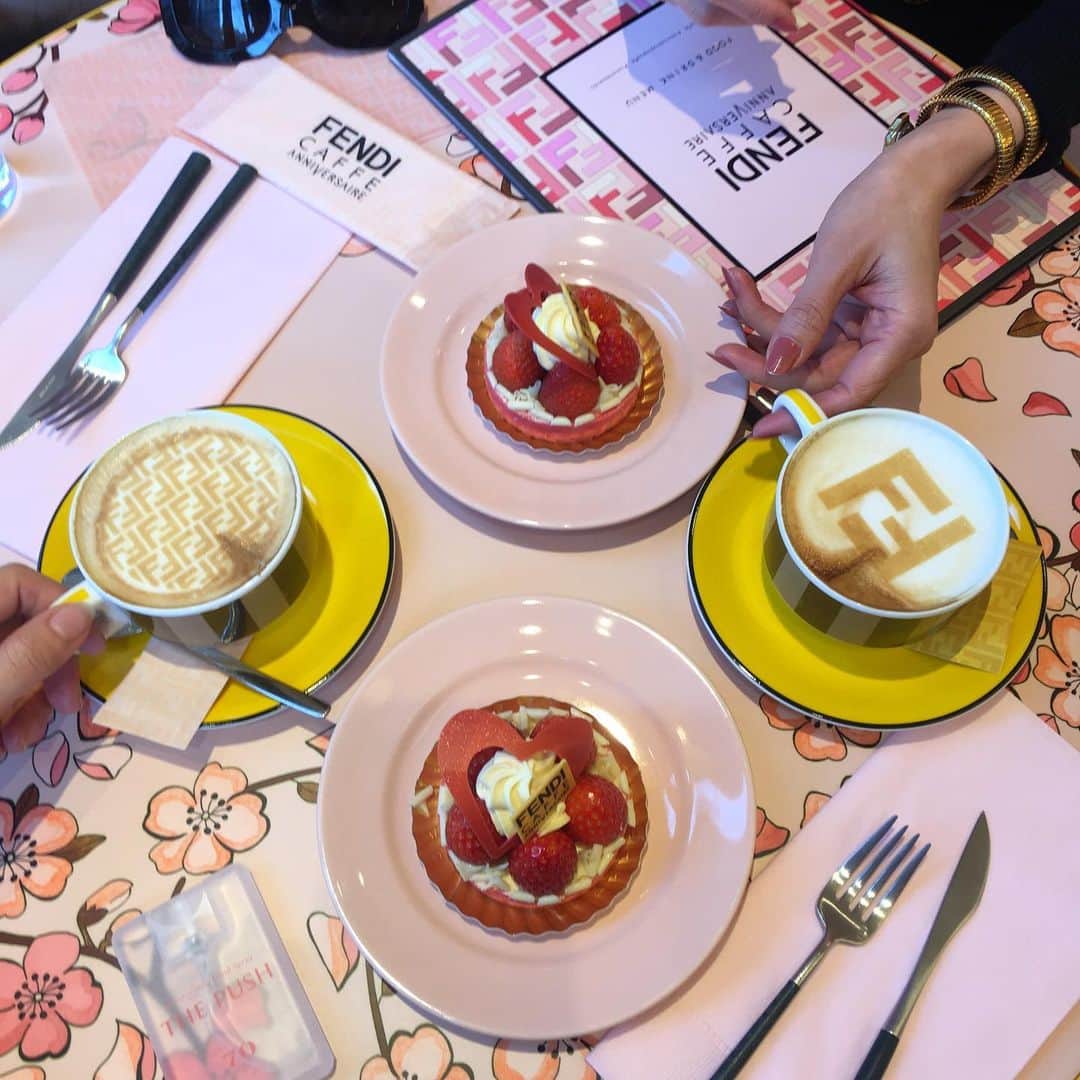増山敬子のインスタグラム：「海外にも、地方にも今は行けないので、気分の上がる#fendicafe  でゆっくりお食事を楽しめた週末は贅沢時間でした☕️ @anniversaire_cafe  お料理も美味しかったですよ🕊🕊 with @masamiiiis ♡ thankyou✨✨」