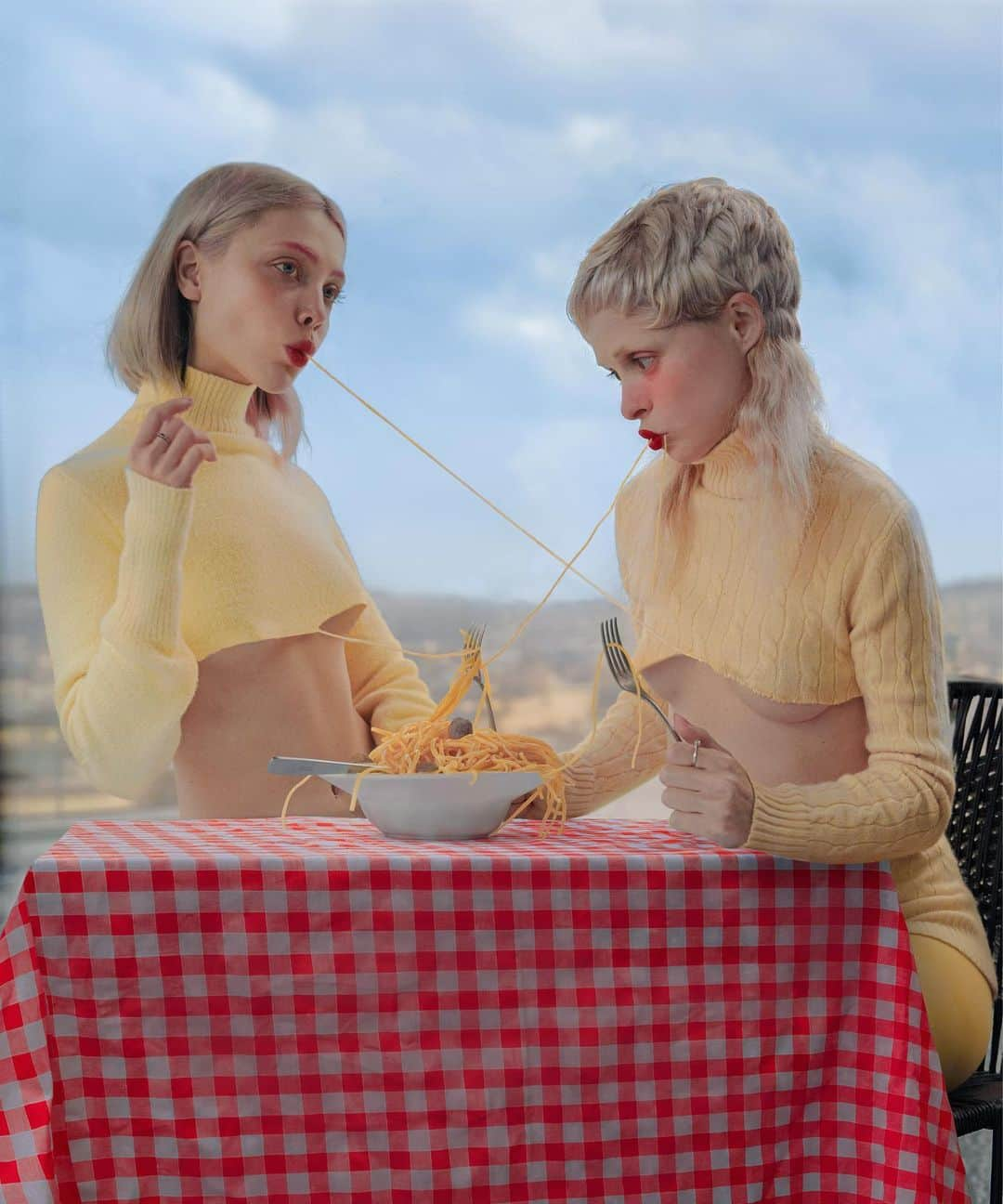 エリーナ・シェンドリンのインスタグラム：「I know you like my spaghetti @petitemeller   Special thanks @tommasobf and @@tsh_florence」