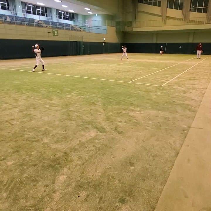 聖澤諒のインスタグラム：「声だし練習の後には実際にカットプレーの練習をしました☺  最初は恥ずかしくて声もジェスチャーも小さかったけど、最後の方には照れずにおっきなジェスチャーや声で頑張りました😄🎵 #楽天イーグルス #楽天イーグルスアカデミー #rakuteneagles」