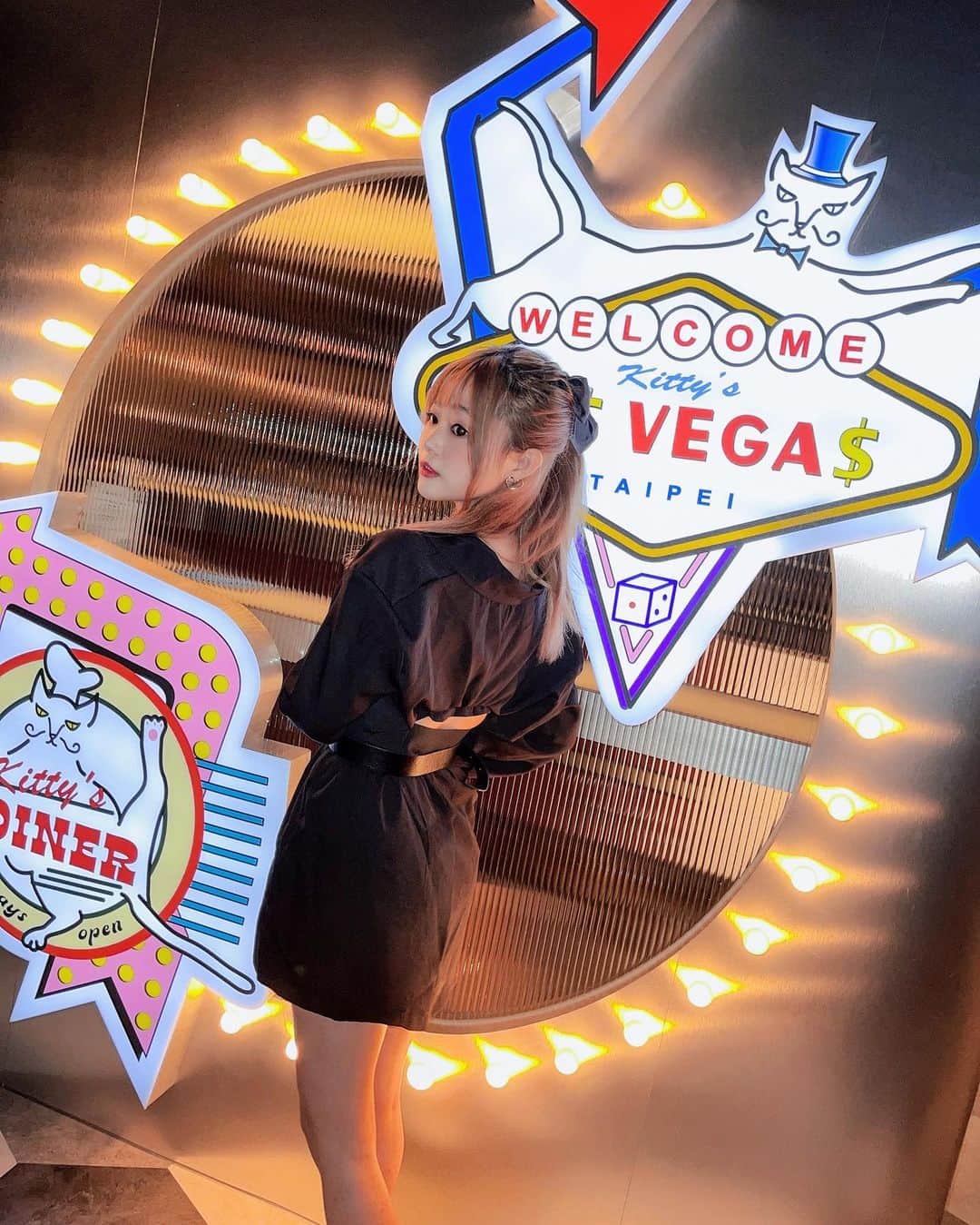 徐薇涵（Wei Han Xu）のインスタグラム：「3 の視角🧡  ☺️」