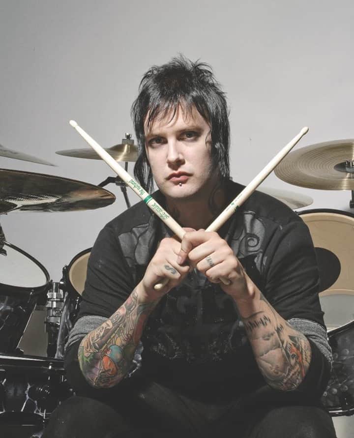 Revolverさんのインスタグラム写真 - (RevolverInstagram)「Jimmy "The Rev" Sullivan was born on this date in 1981. 💀🦇 What's your favorite Avenged Sevenfold song he was part of?⁠ 📸: @neilzlozower」2月10日 0時10分 - revolvermag