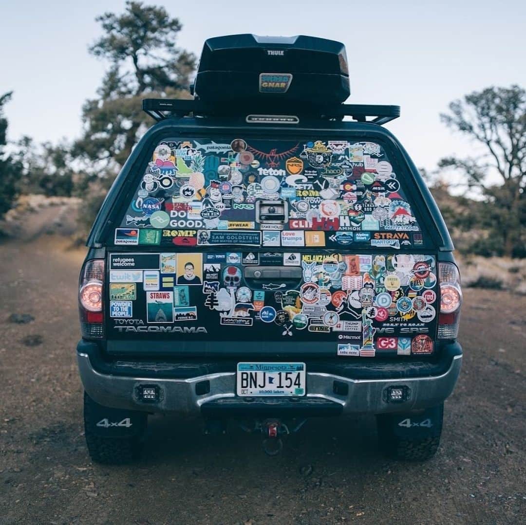 マーモットのインスタグラム：「Which classic outdoor bumper stick statement best describes your attitude for 2021?   1. The mountains are calling and I must go. 2. Leave it better than you found it. 3. Those that wander are not lost. They’re already home. 4. Go big or go home. 5. Know before you go. 6. Go where you feel most alive. 7. I'd rather be _________. 8. Take a hike. 9. Gone camping. 10. None of the above? Type in your own in the comments.   #adventureresponsibly #seriouslyfun  Photo: @andrewfitts」