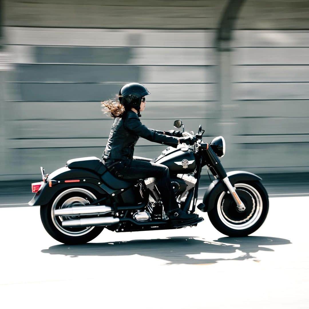 Harley-Davidson Japanさんのインスタグラム写真 - (Harley-Davidson JapanInstagram)「駆け続けた日々。#ハーレー #harley #ハーレーダビッドソン #harleydavidson #バイク #bike #オートバイ #motorcycle #ファットボーイロー #fatboylo #flstfb #ソフテイル #softail #ライド  #ride #願い #wish #自由 #freedom」2月10日 0時17分 - harleydavidsonjapan