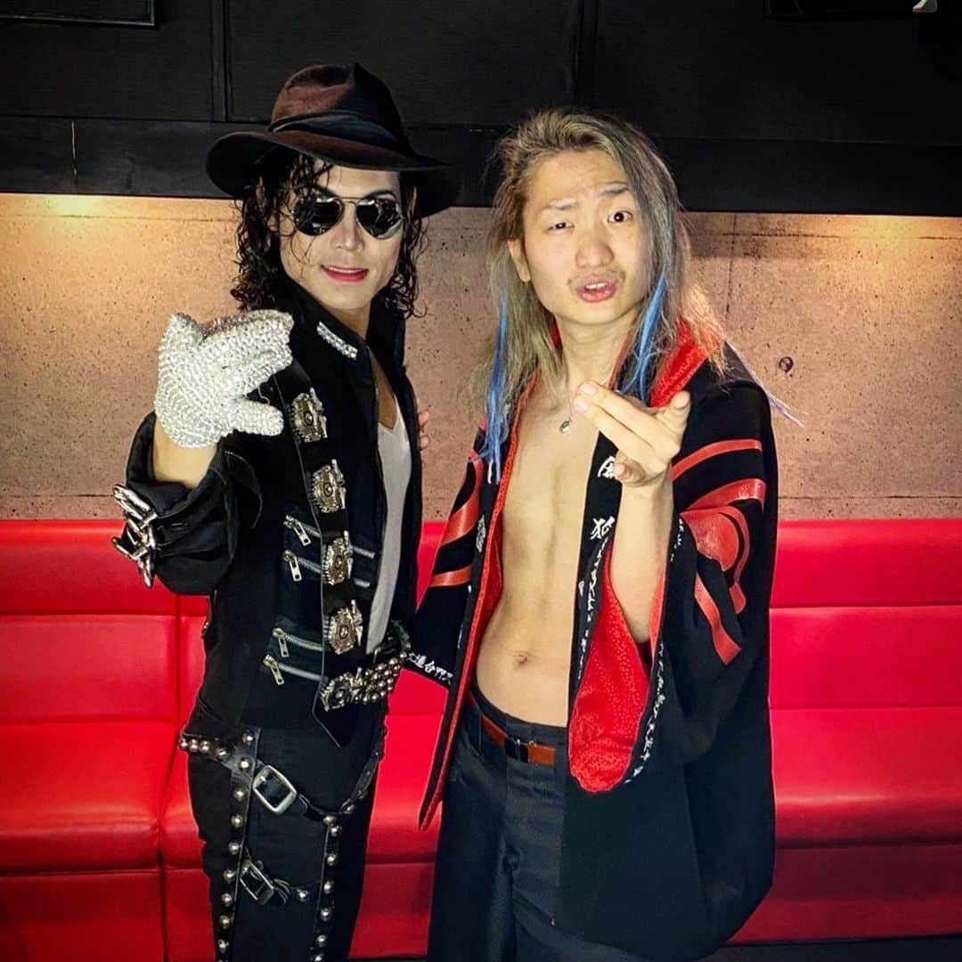 michaeljackton.officialさんのインスタグラム写真 - (michaeljackton.officialInstagram)「@djshacho_candyfoxx × michaeljackton  . 2021.2.9 TikTok collaboration .  #michaeljackton #moonwalker #kingofpop #djshacho #goshigoshi #candyfoxx #neverland #bad #michaeljackson #goshigoshidance」2月10日 0時20分 - m.jackton